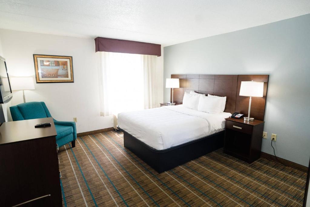 1 Queen Bed Bedroom Suite with full kitchen at Mainstay Suites Knoxville, offering spacious and comfortable accommodations for extended stays